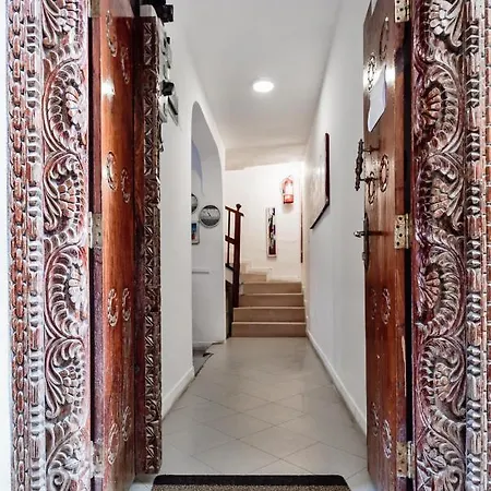 Kelele Square Bed & Breakfast